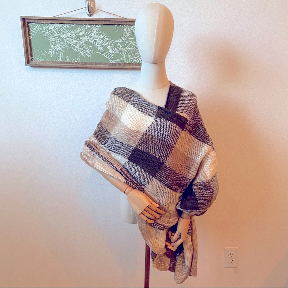 Women’s Wrap, Unlabeled